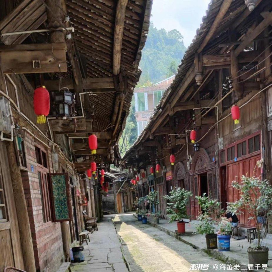 全球首台136吨级氢能源矿用车成功下线